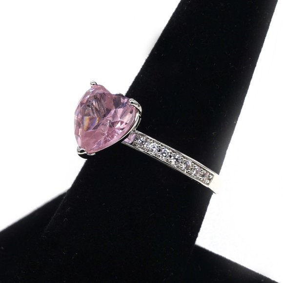 Cubic Zirconia pink heart ring. - Picture 3 of 4